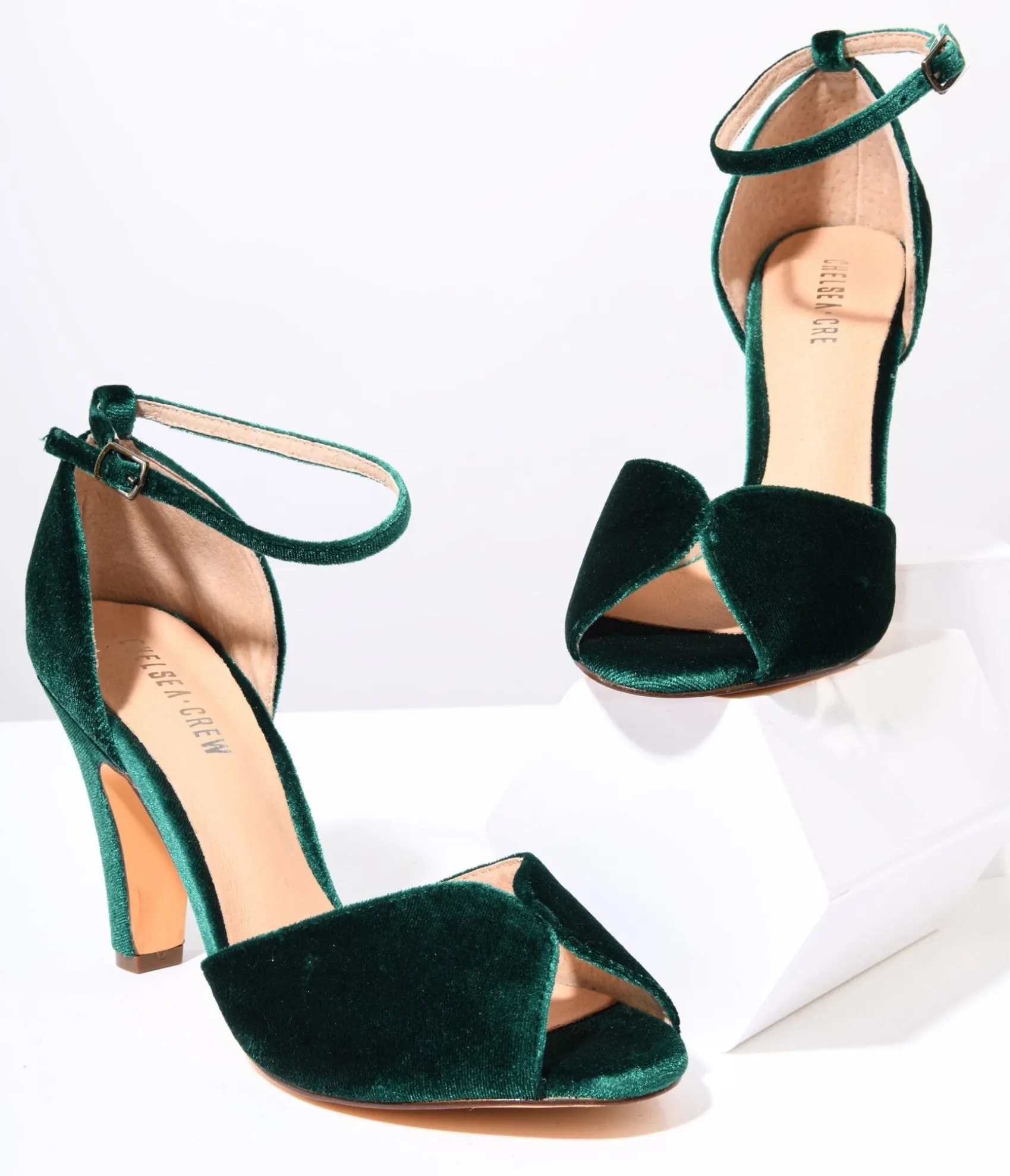 Unique Vintage Chelsea Crew Green Velvet Lola Pumps Best Sale