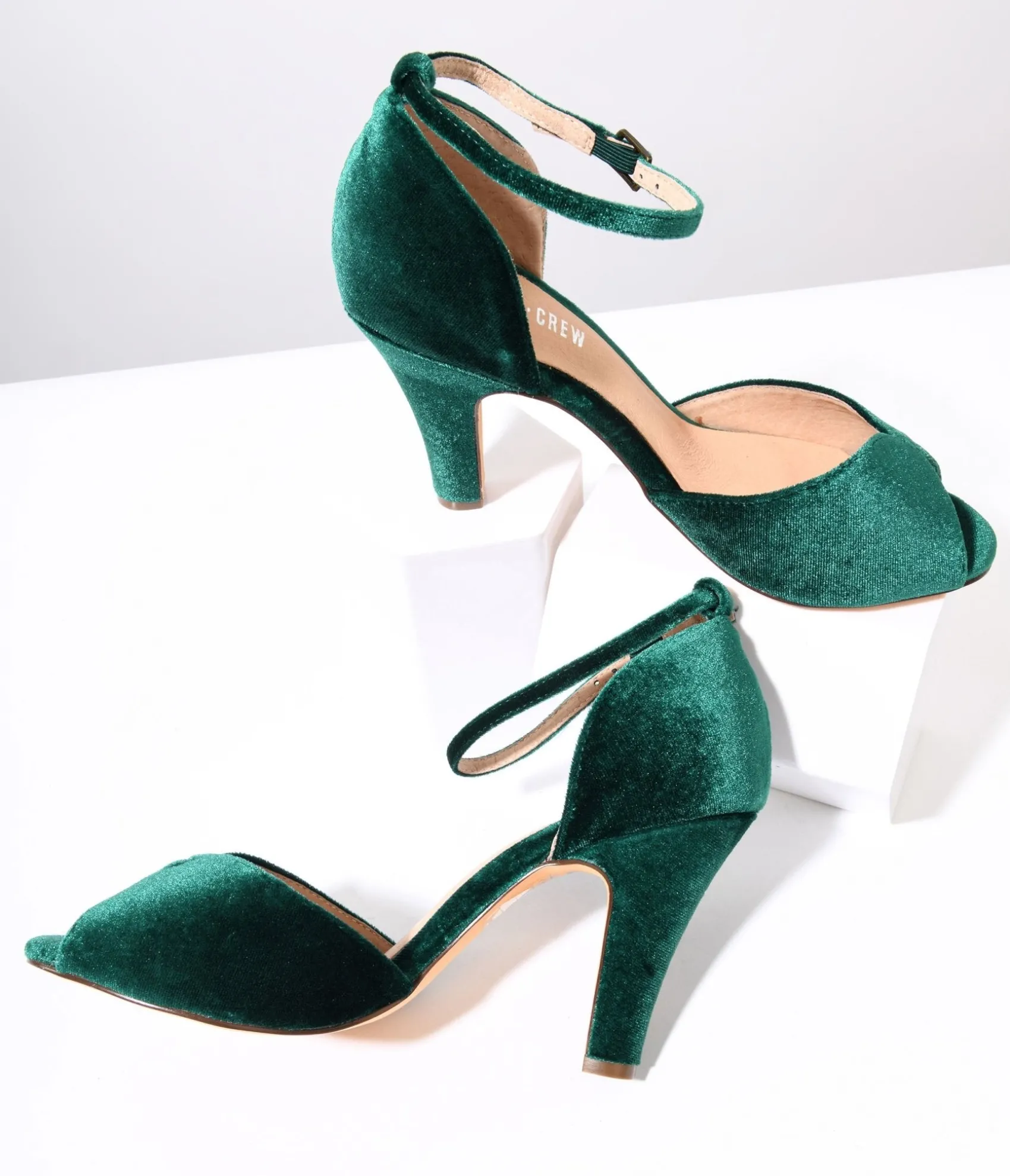 Unique Vintage Chelsea Crew Green Velvet Lola Pumps Best Sale