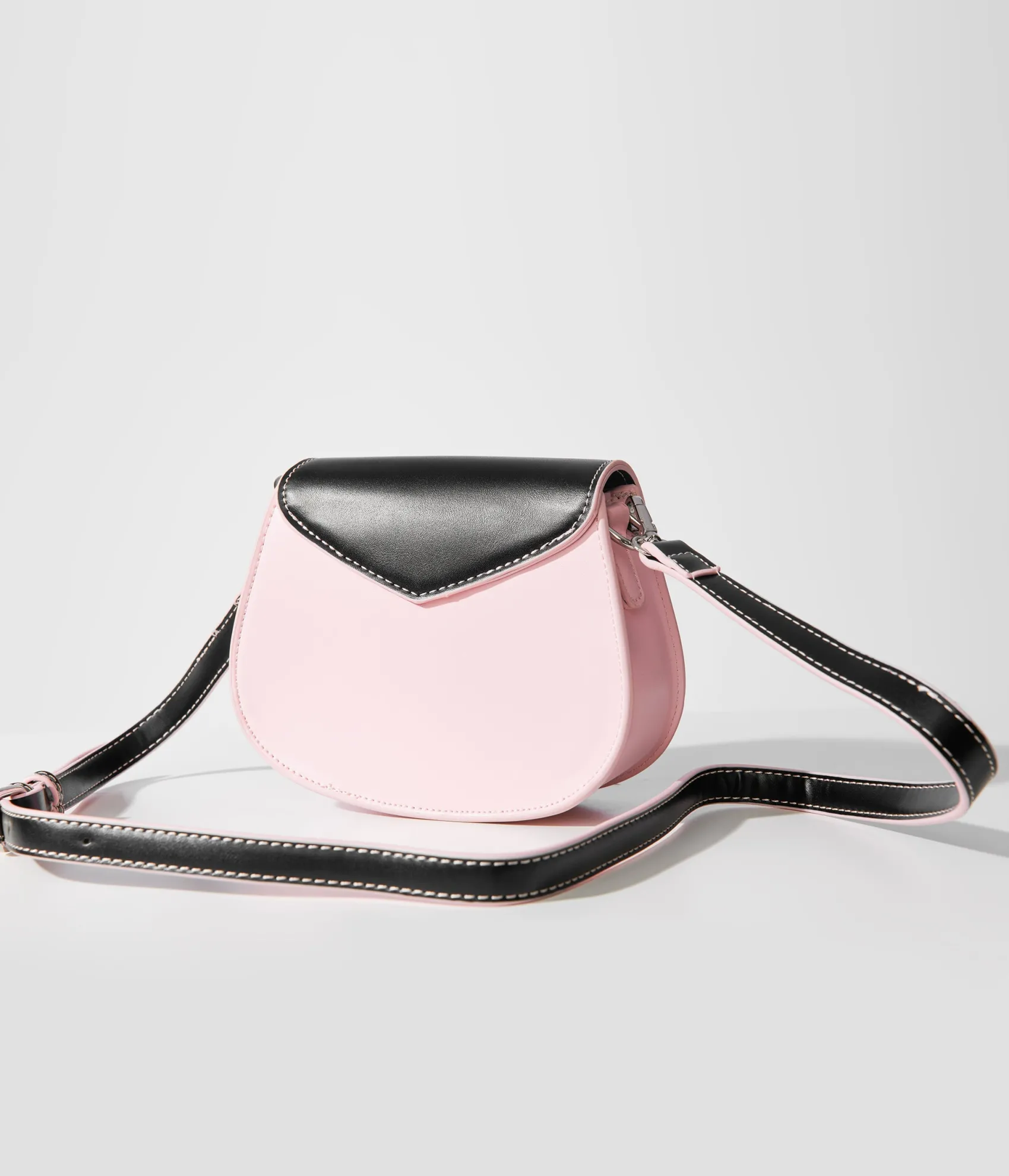 Unique Vintage Light Pink & Black Heart Shaped Leatherette Crossbody Bag Store