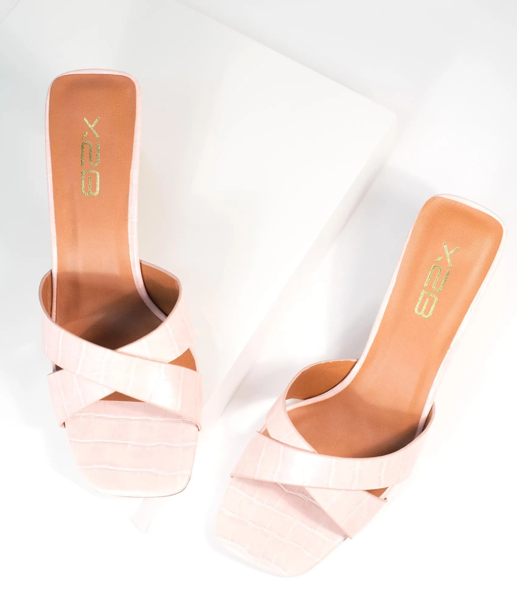 Unique Vintage Retro Style Light Pink Embossed Crocodile Heels Flash Sale