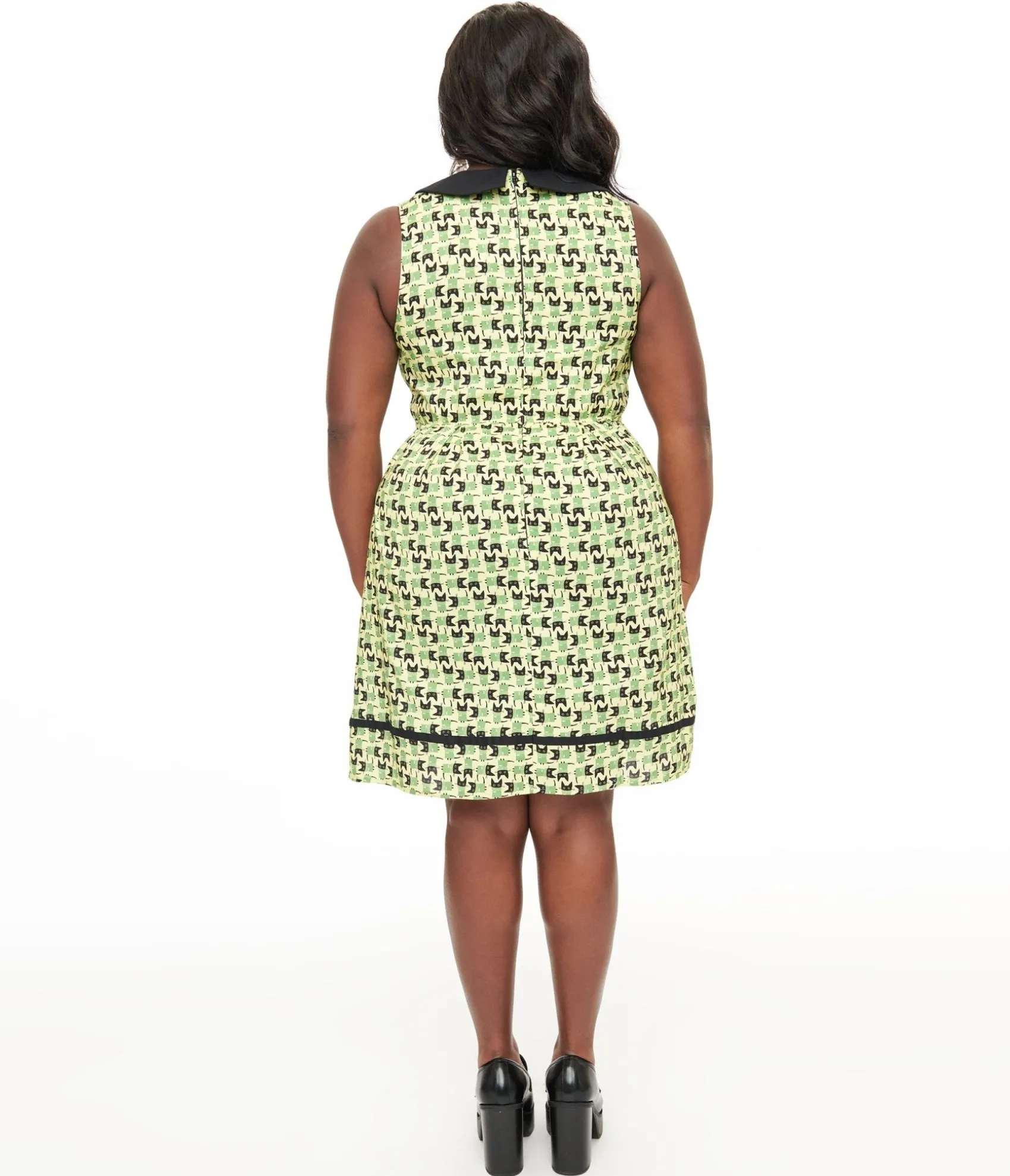Unique Vintage Retrolicious Plus Size 1950s Green & Black Mod Cat Print Collared Fit & Flare Dress Fashion