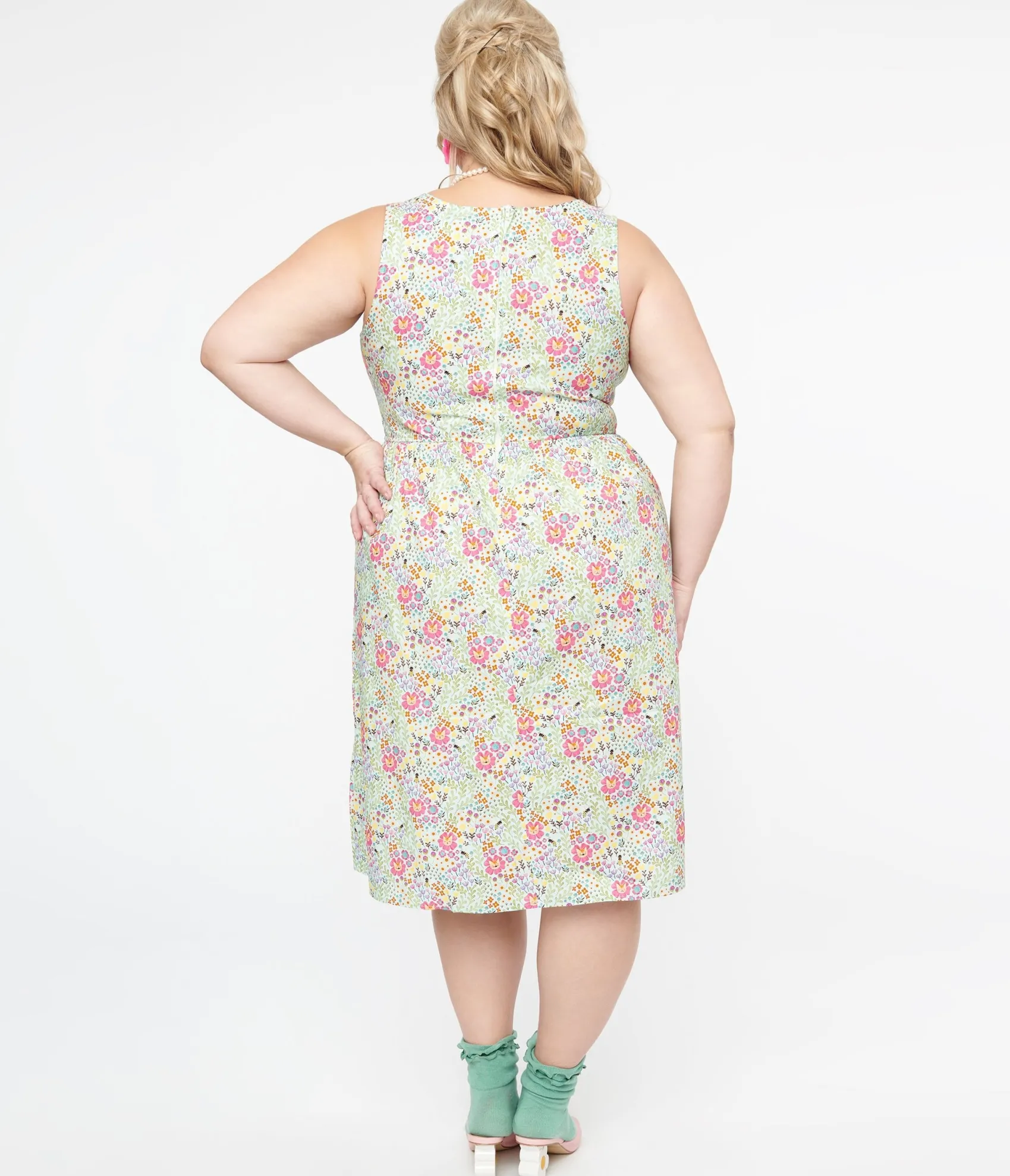 Unique Vintage Retrolicious Plus Size 1950s Green Floral Cat Print Fit & Flare Dress Fashion