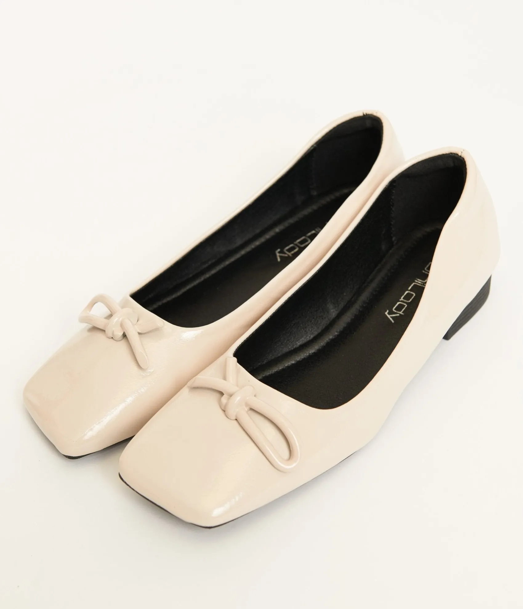 Unique Vintage 1960s Beige Bow Patent Leatherette Flats Cheap
