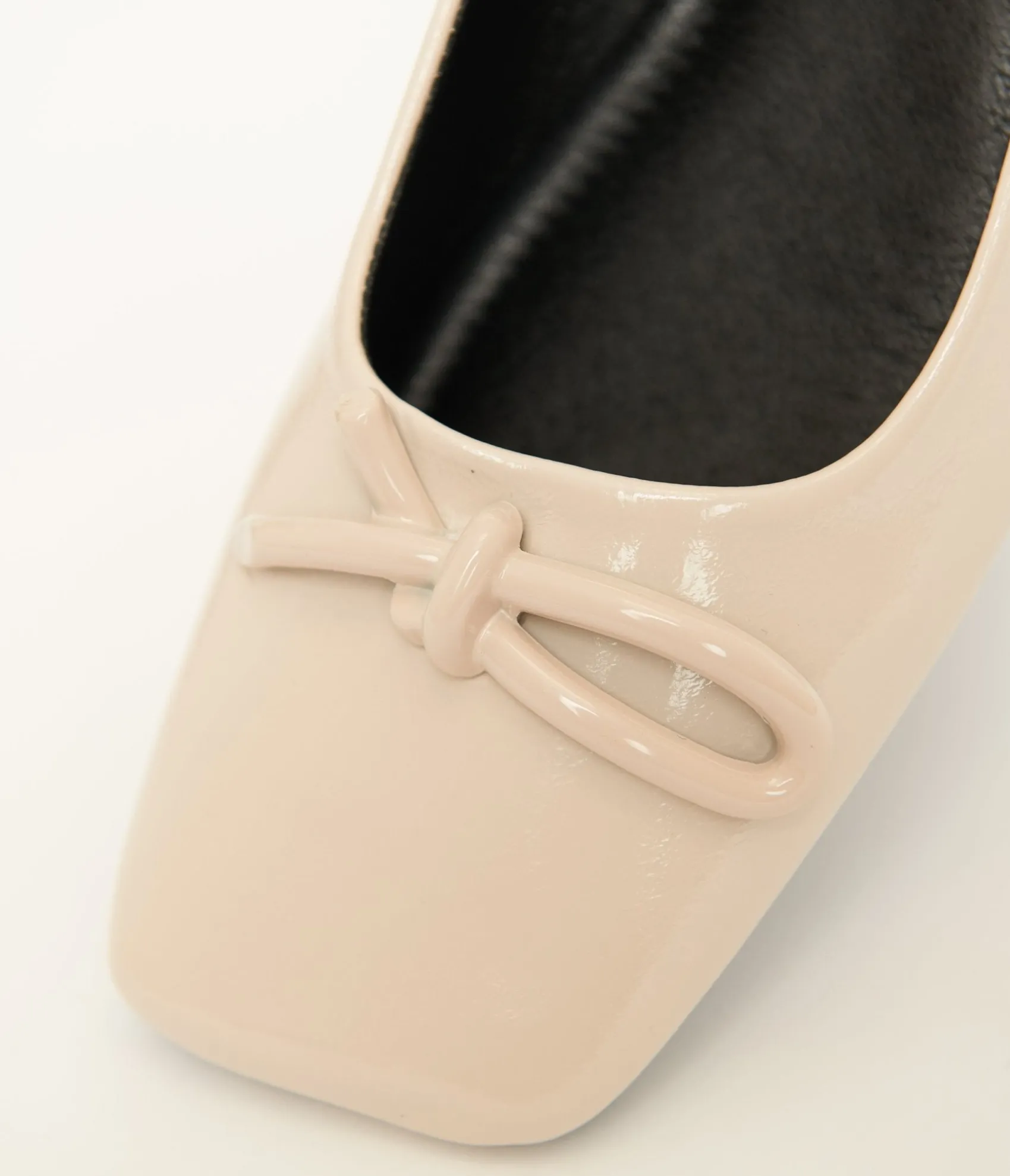 Unique Vintage 1960s Beige Bow Patent Leatherette Flats Cheap