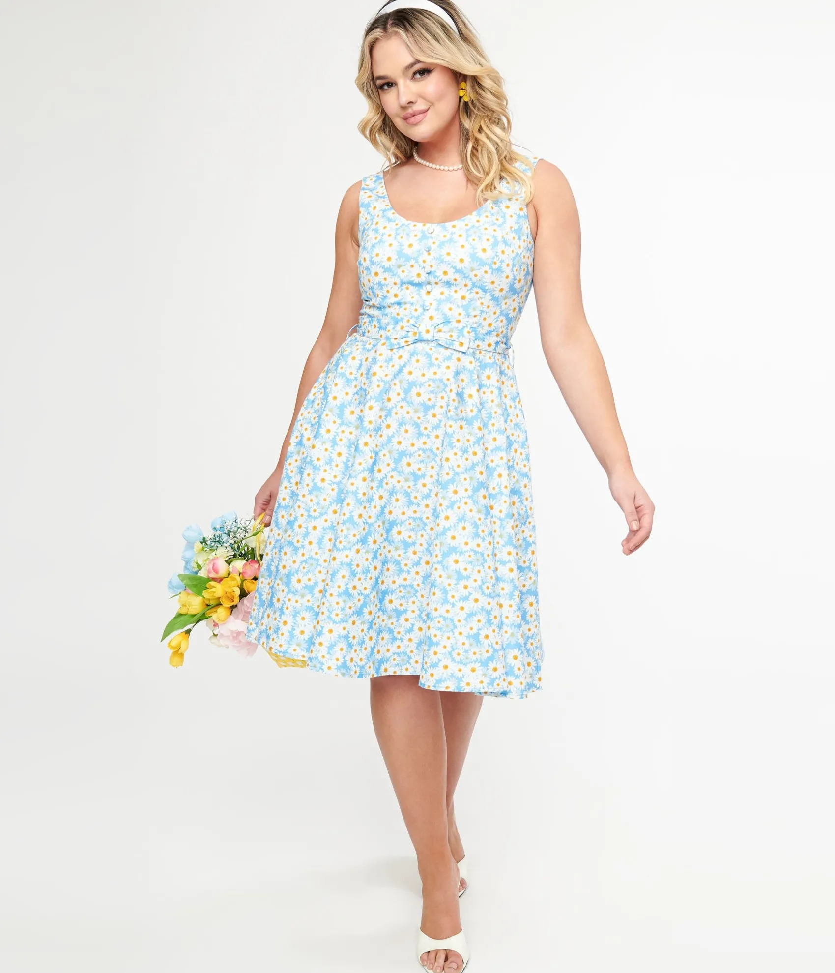 Unique Vintage 1950s Blue & Daisy Print Cotton Selda Swing Dress Store