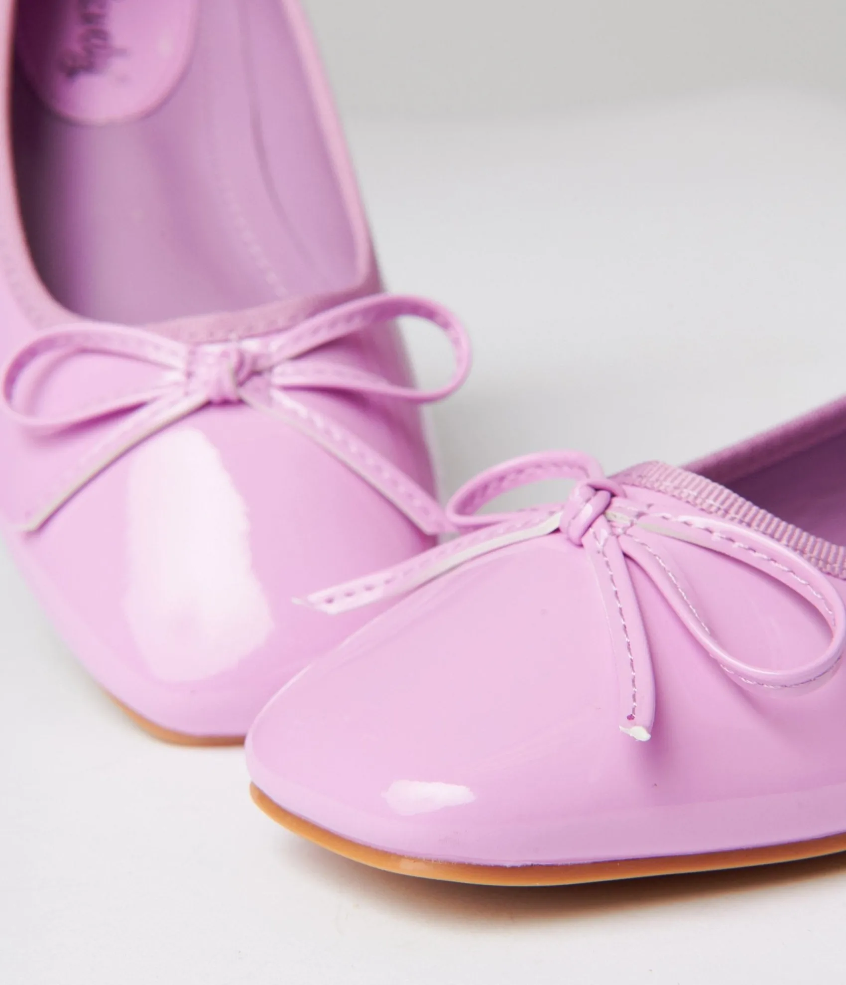 Unique Vintage 1960s Lilac Patent Leatherette Flats Fashion