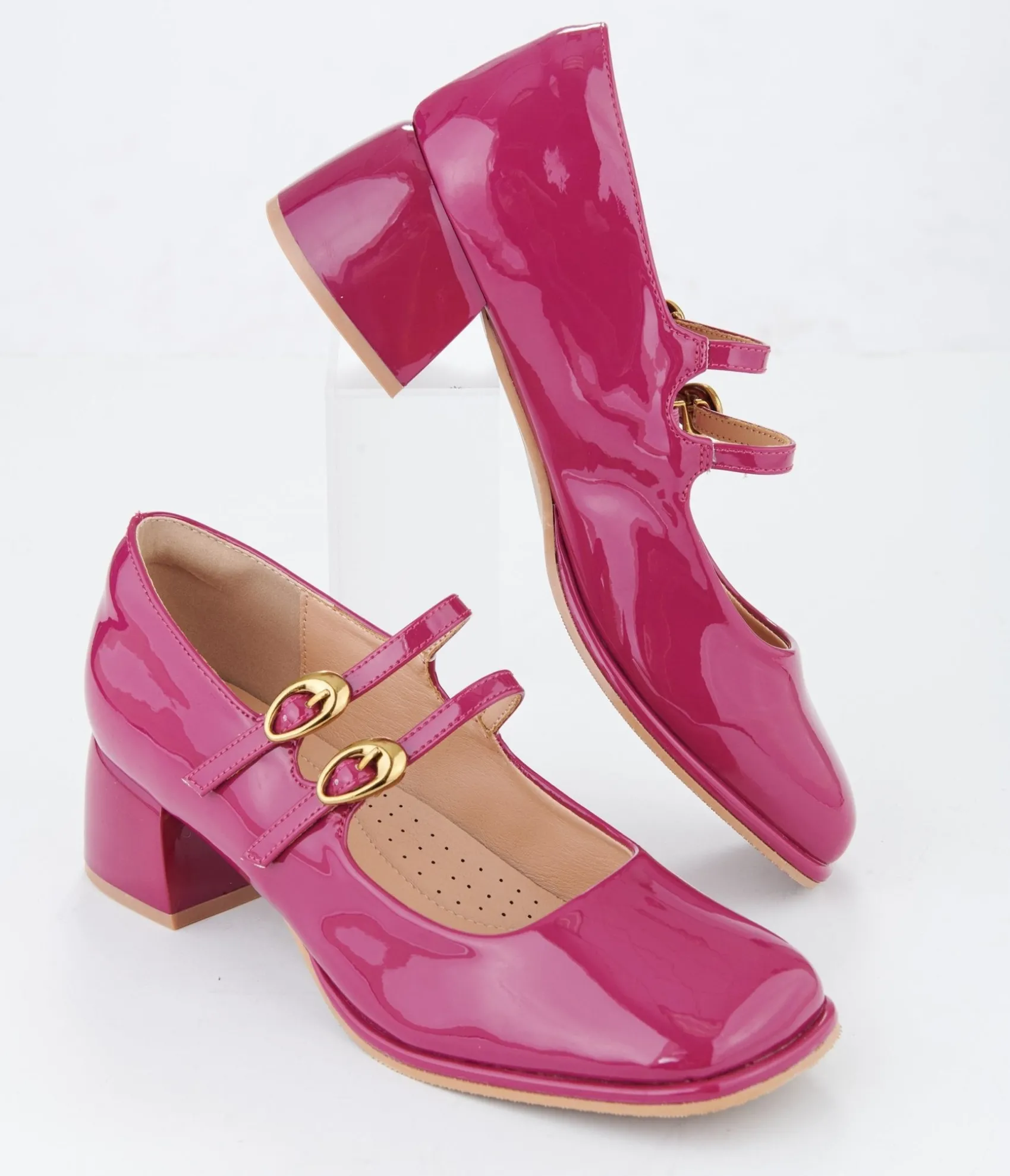 Unique Vintage 1960s Magenta Patent Leatherette Sweet Elizabeth Pumps Store