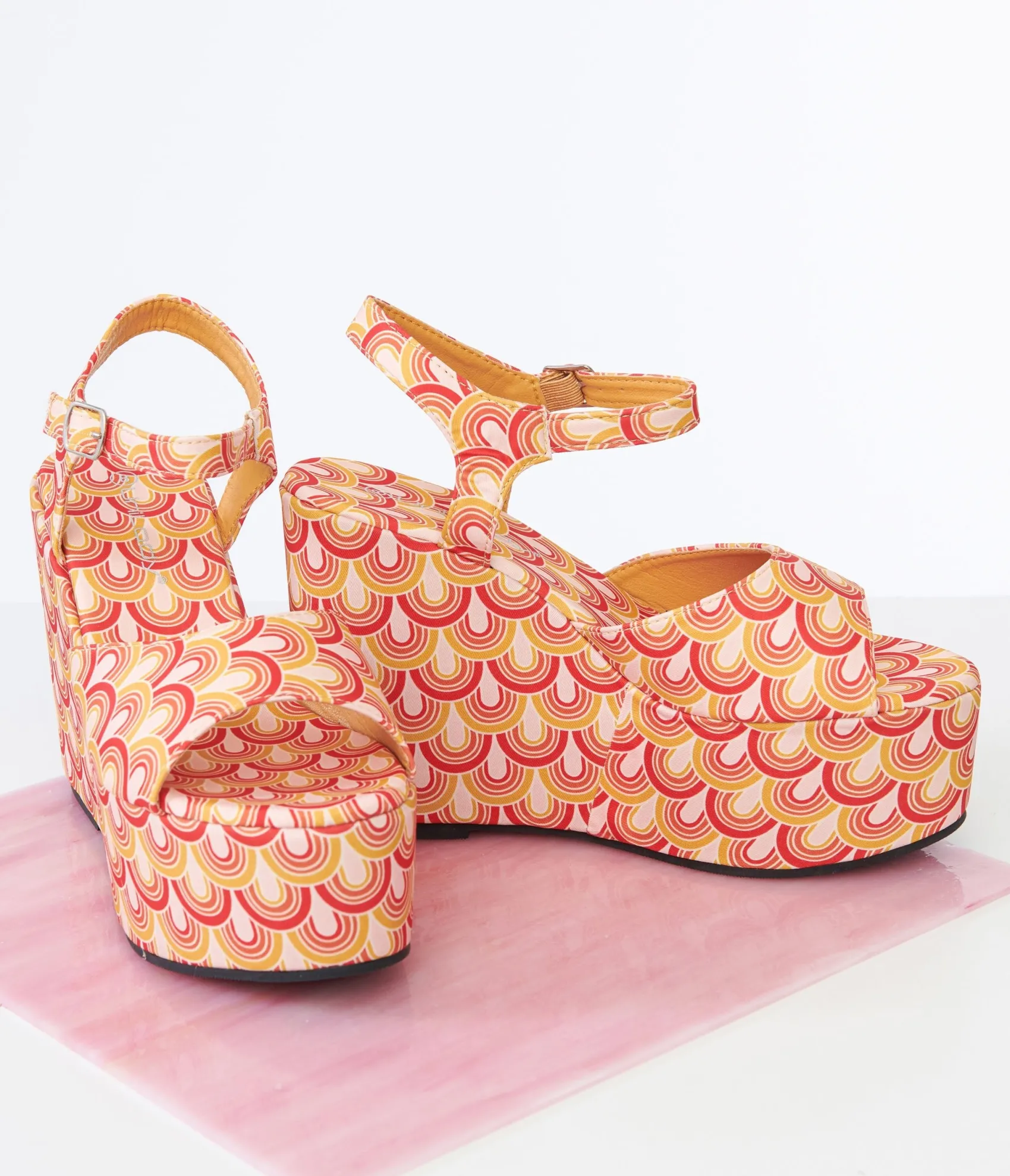 Unique Vintage 1970s Orange & Yellow Scallop Print Platform Wedges Cheap