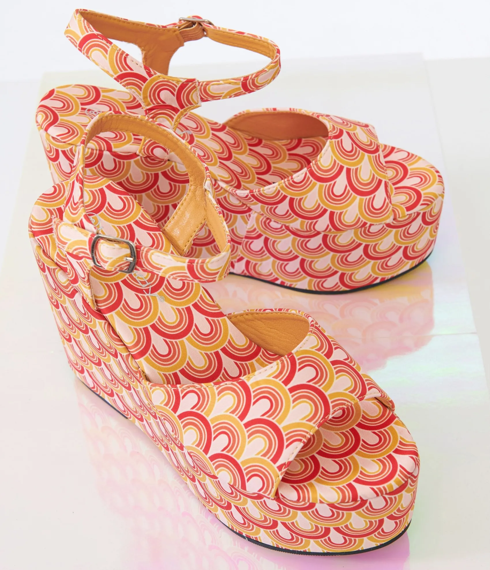 Unique Vintage 1970s Orange & Yellow Scallop Print Platform Wedges Cheap