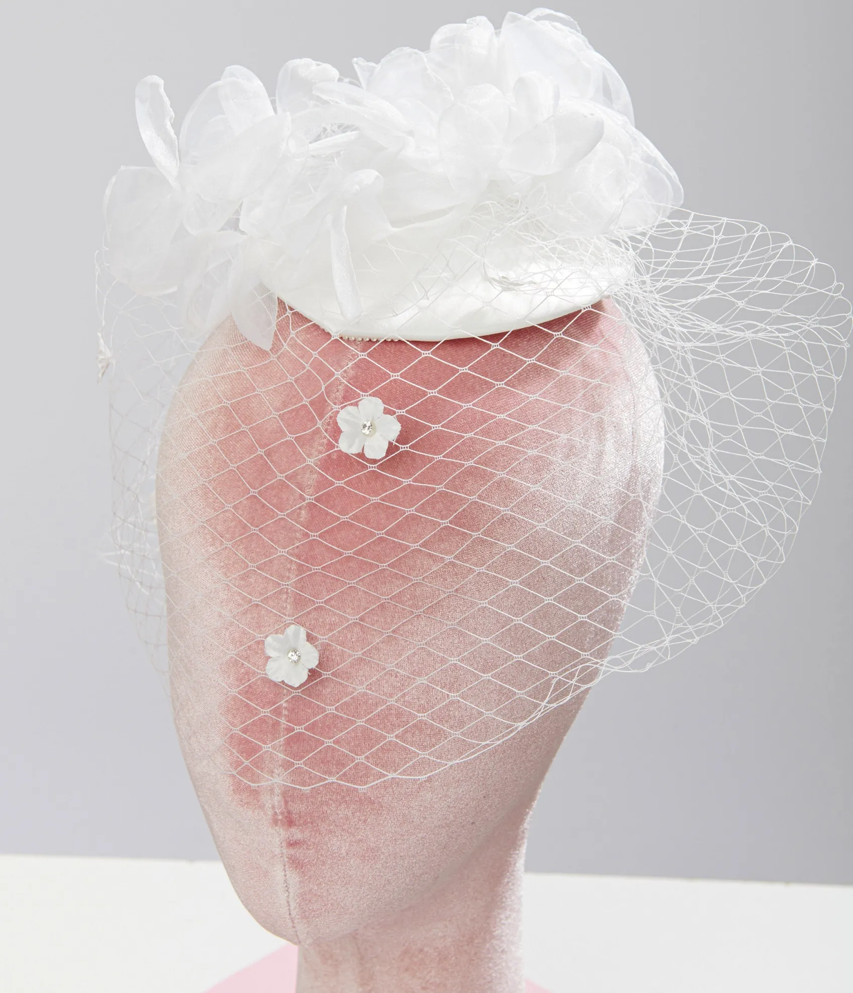 Unique Vintage 1920s White Floral & Mesh Veil Fascinator Cheap