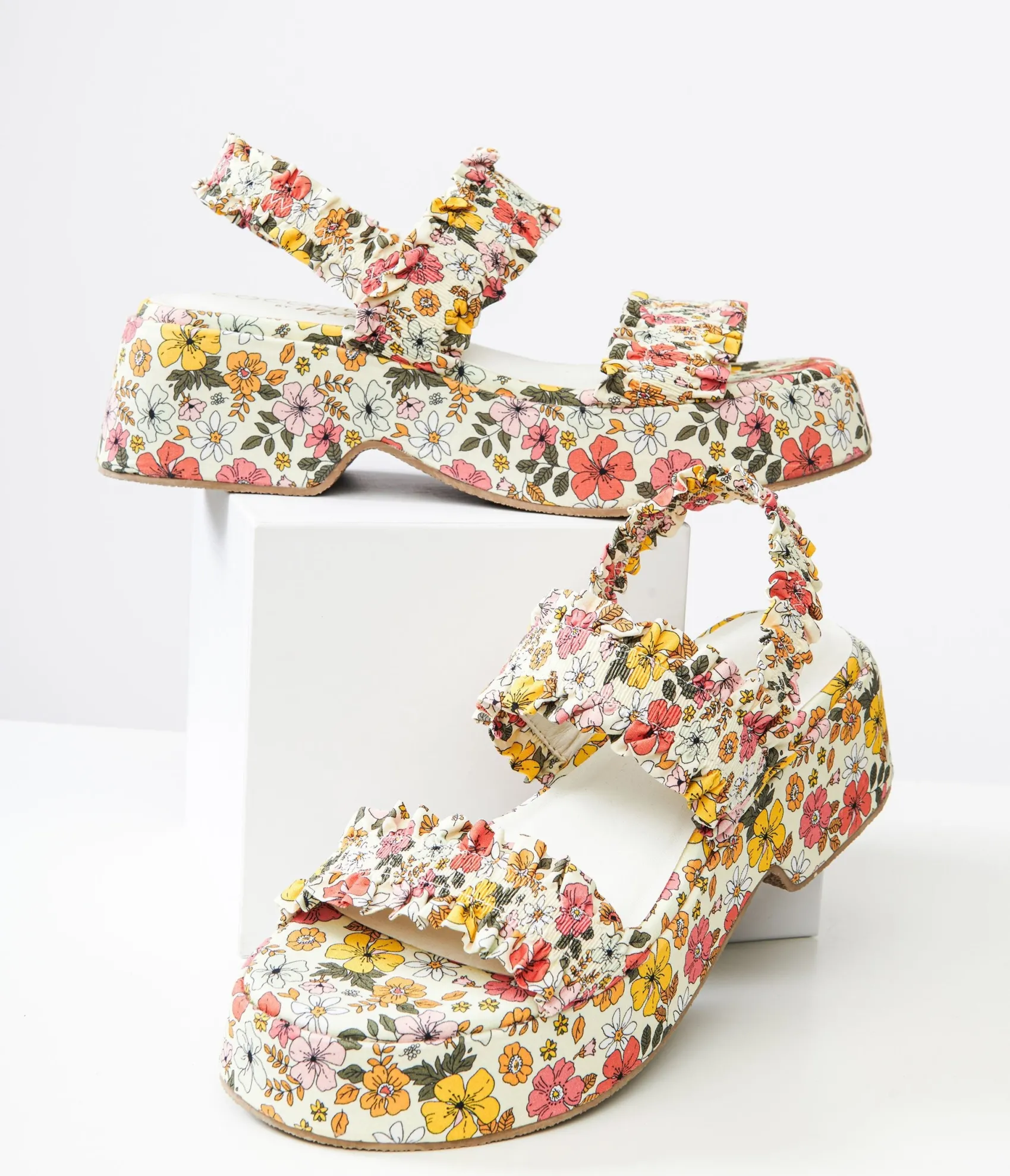 Unique Vintage 1970s White Floral Jean Platform Sandals Hot