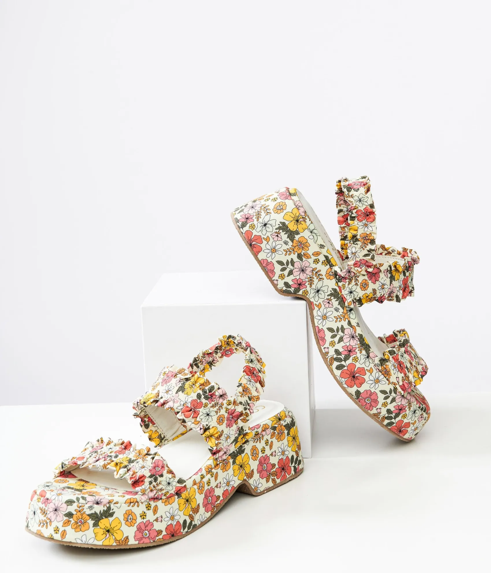 Unique Vintage 1970s White Floral Jean Platform Sandals Hot