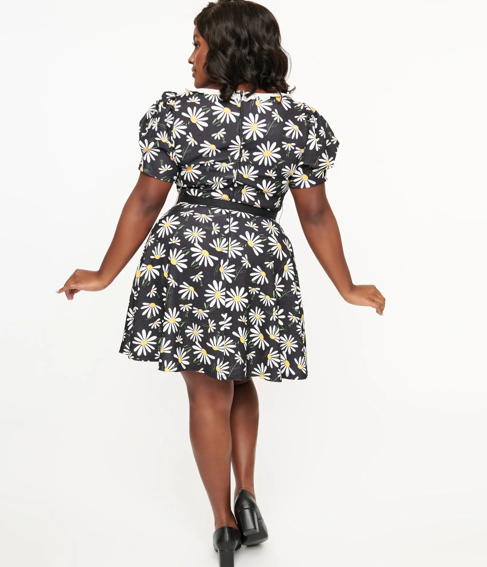Unique Vintage Smak Parlour Plus Size Black & White Daisy Group Chat Flare Dress Best Sale