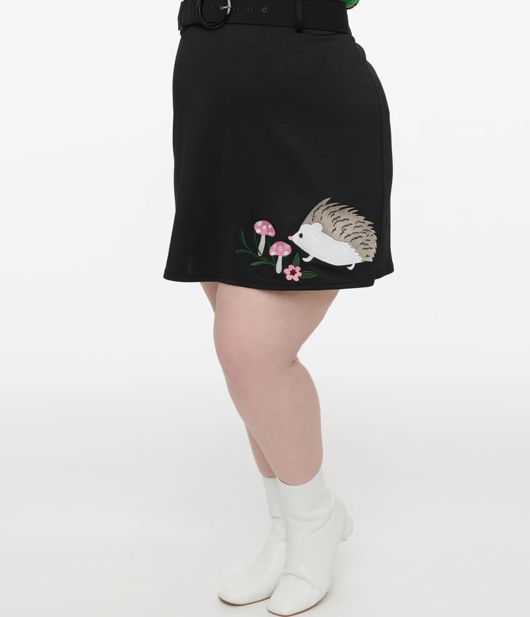 Unique Vintage Smak Parlour Plus Size 1960s Black Hedgehog Embroidered Easy Does It Mini Skirt Best