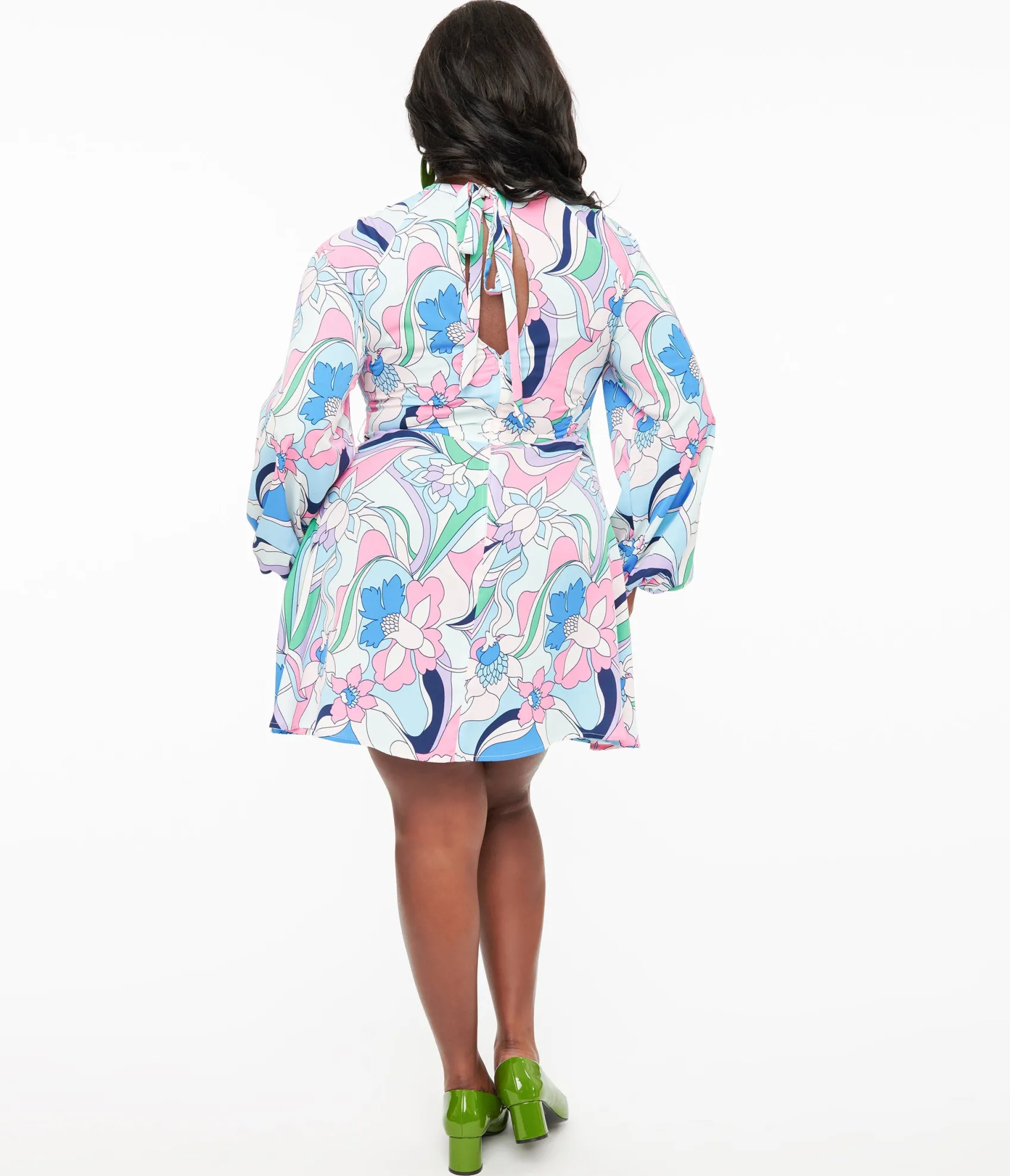 Unique Vintage Smak Parlour Plus Size 1970s Blue & Pink Floral Fit & Flare Dress Fashion