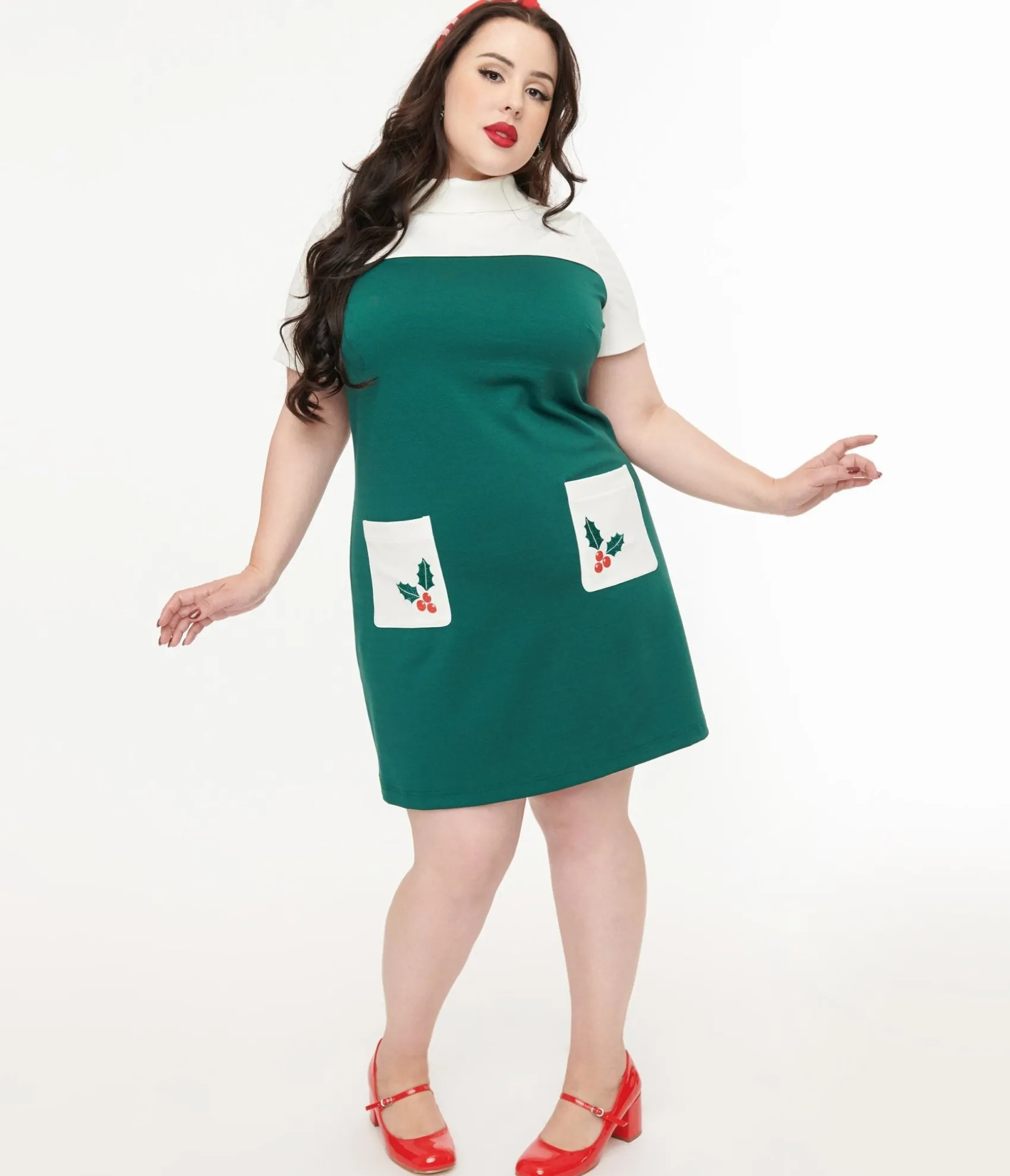 Unique Vintage Smak Parlour Plus Size 1960s Green & White Mistletoe Pocket Shift Dress Shop
