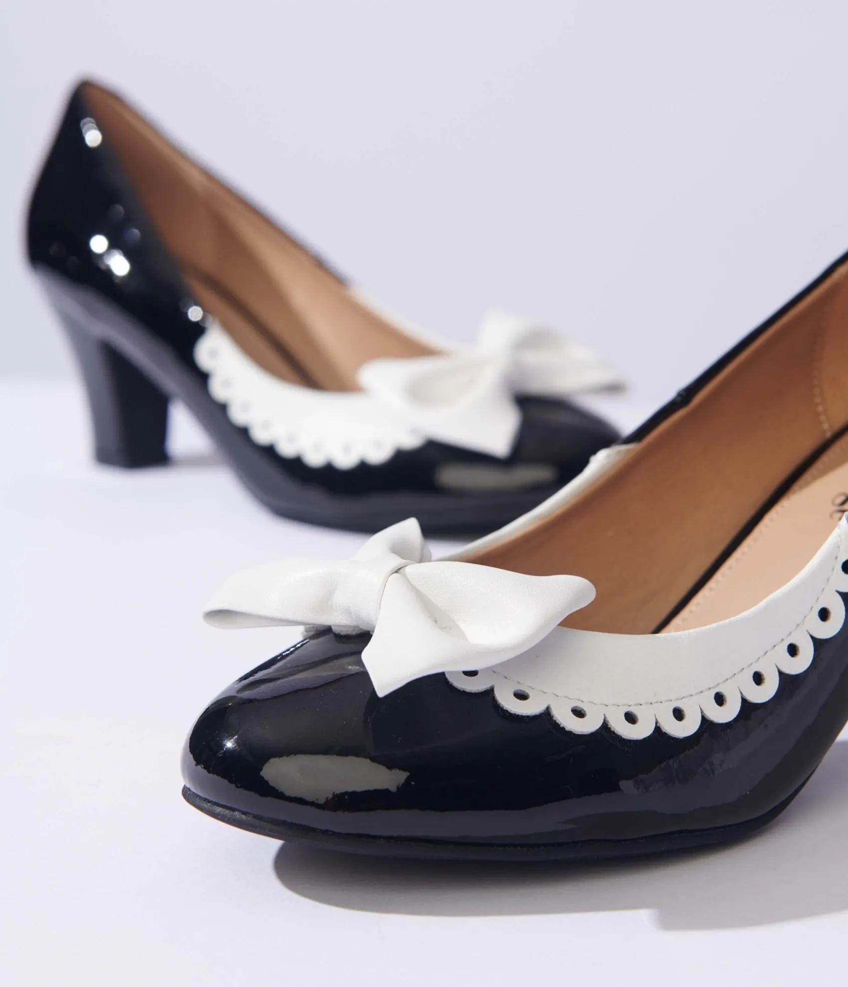 Unique Vintage Black & White Bow Patent Pumps Best Sale