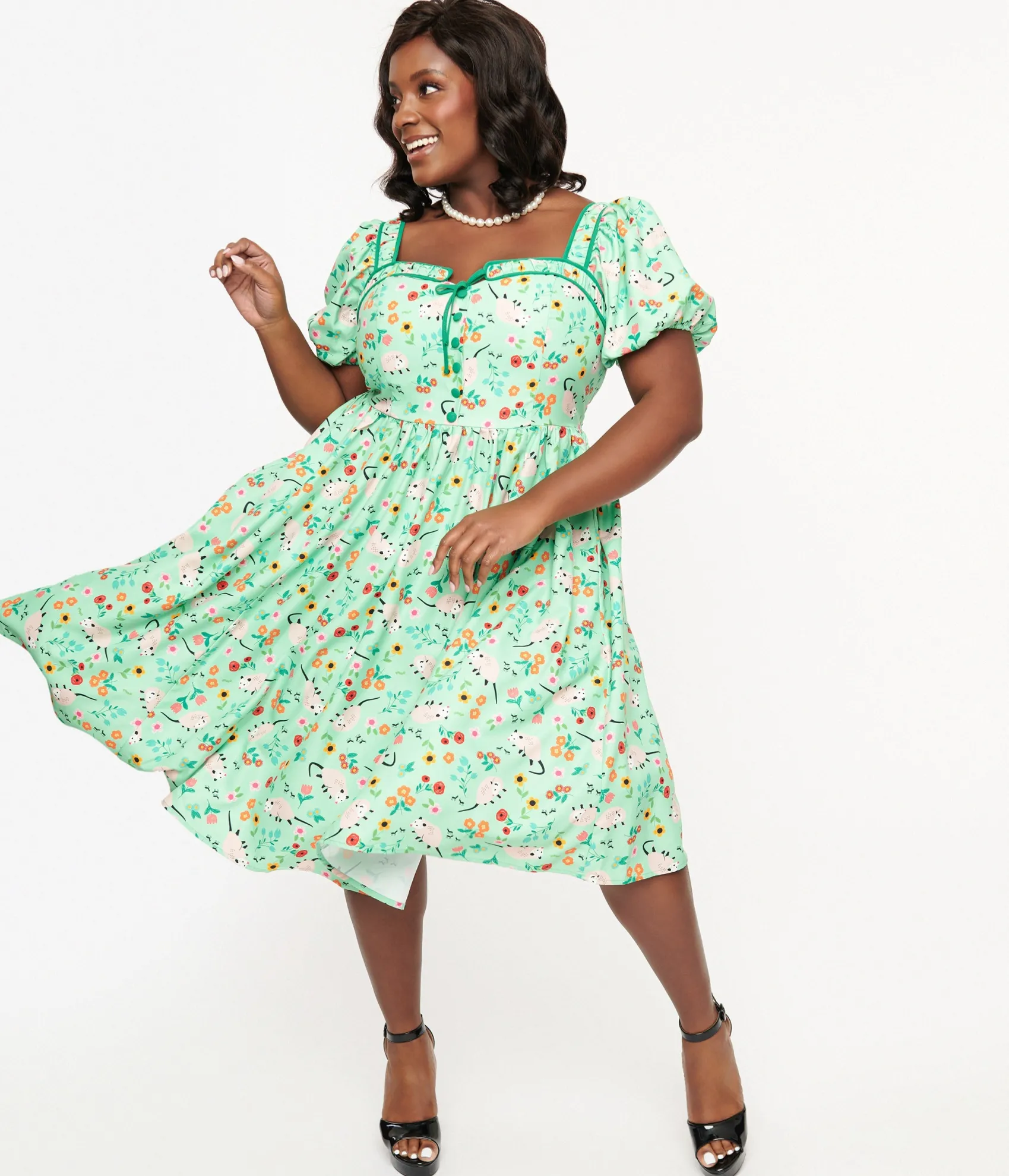 Unique Vintage Plus Size 1940s Green Possum Print Button Front Dress Fashion