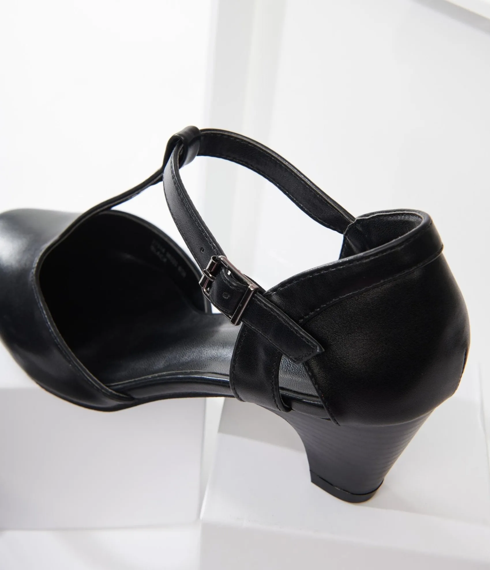 Unique Vintage 1920s Black Leatherette Closed Toe T-Strap Roxy Pumps Online