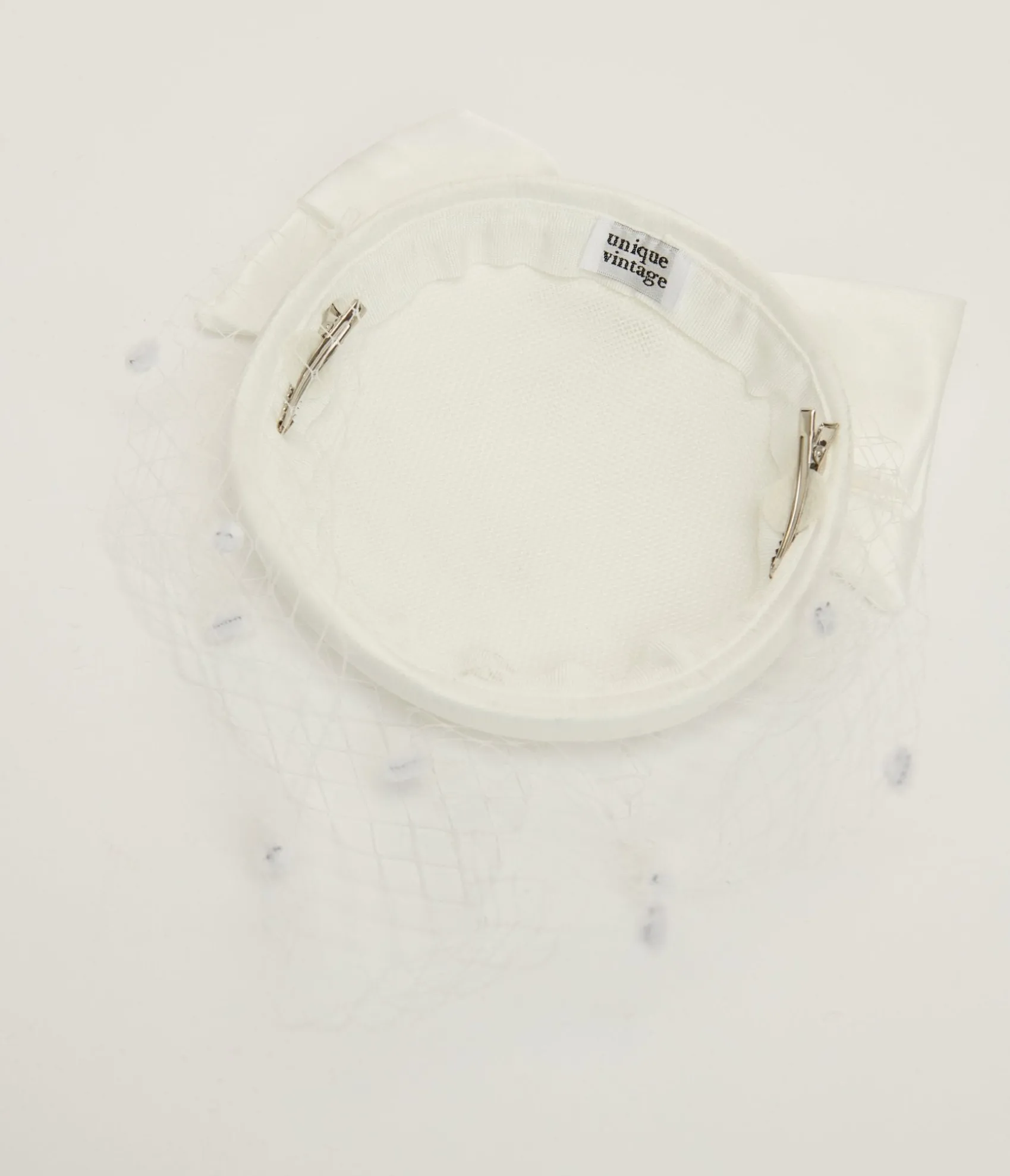 Unique Vintage 1950s White Bow Pillbox Fascinator Hat Fashion