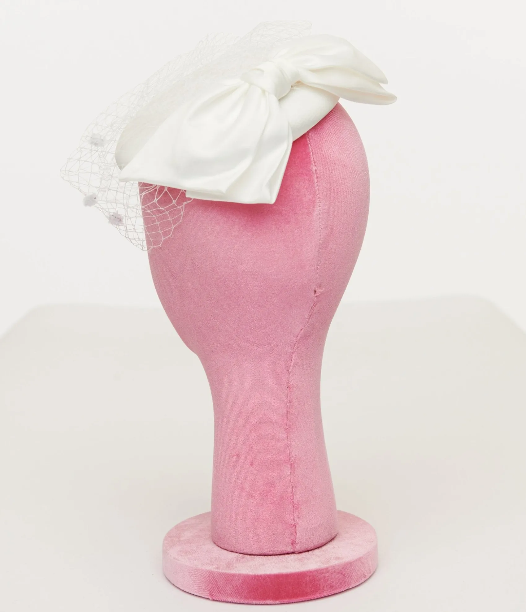 Unique Vintage 1950s White Bow Pillbox Fascinator Hat Fashion