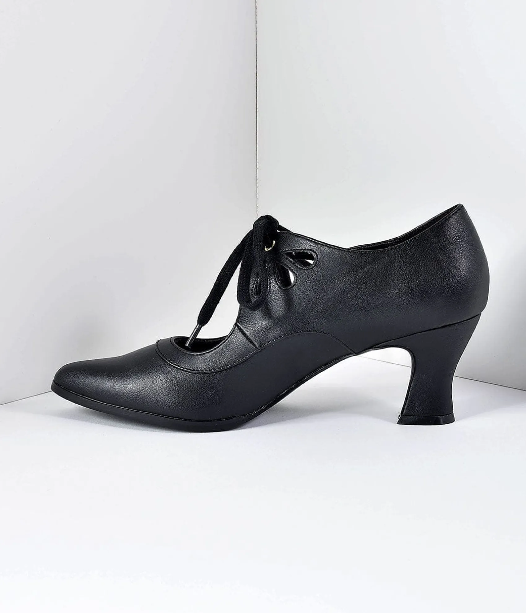 Unique Vintage Vintage Style Black Leatherette Bow Tie Pointed Toe Heels Best Sale