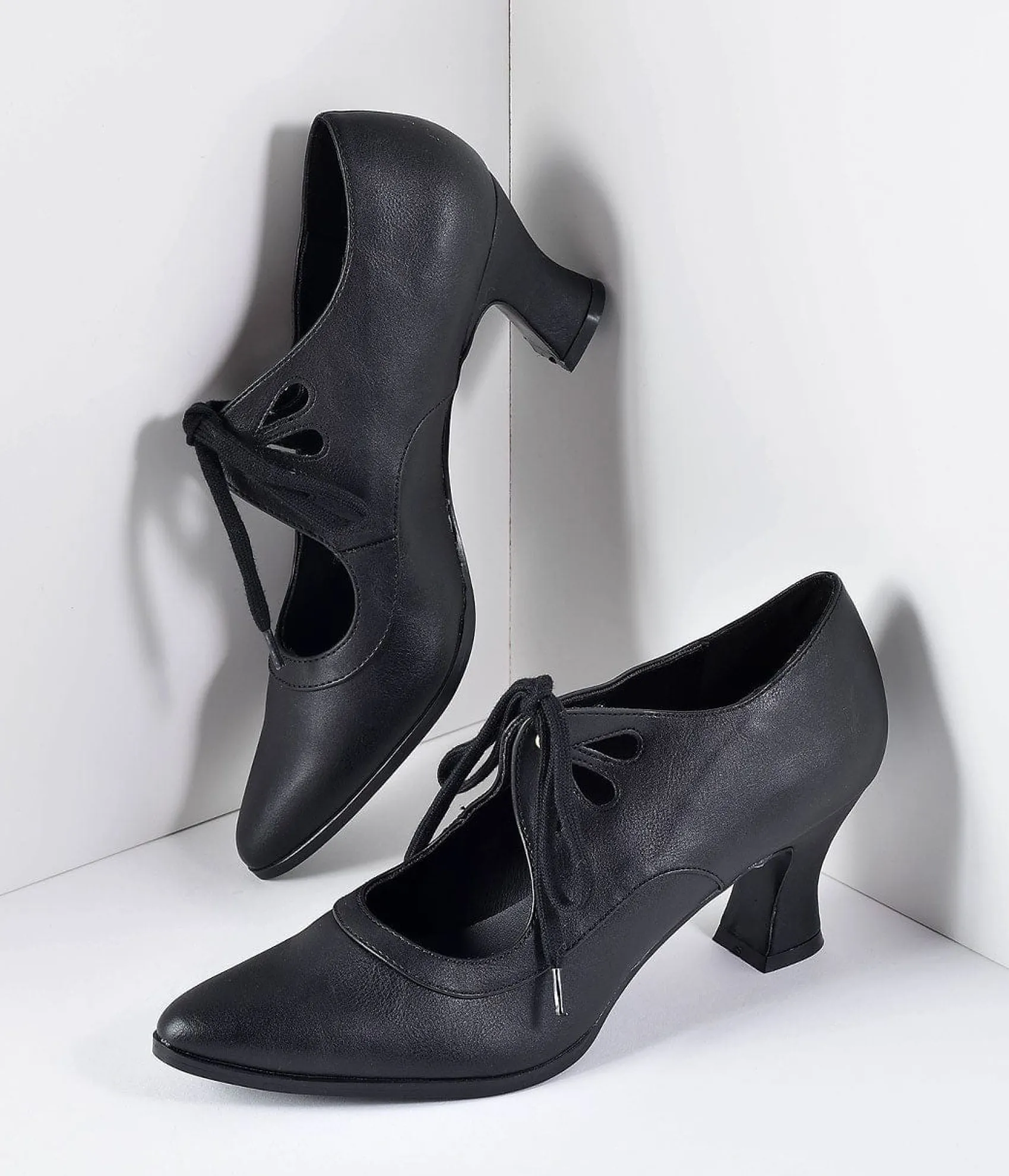Unique Vintage Vintage Style Black Leatherette Bow Tie Pointed Toe Heels Best Sale
