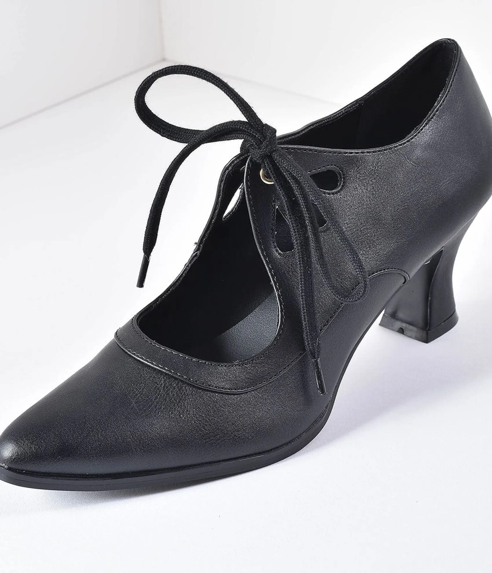 Unique Vintage Vintage Style Black Leatherette Bow Tie Pointed Toe Heels Best Sale