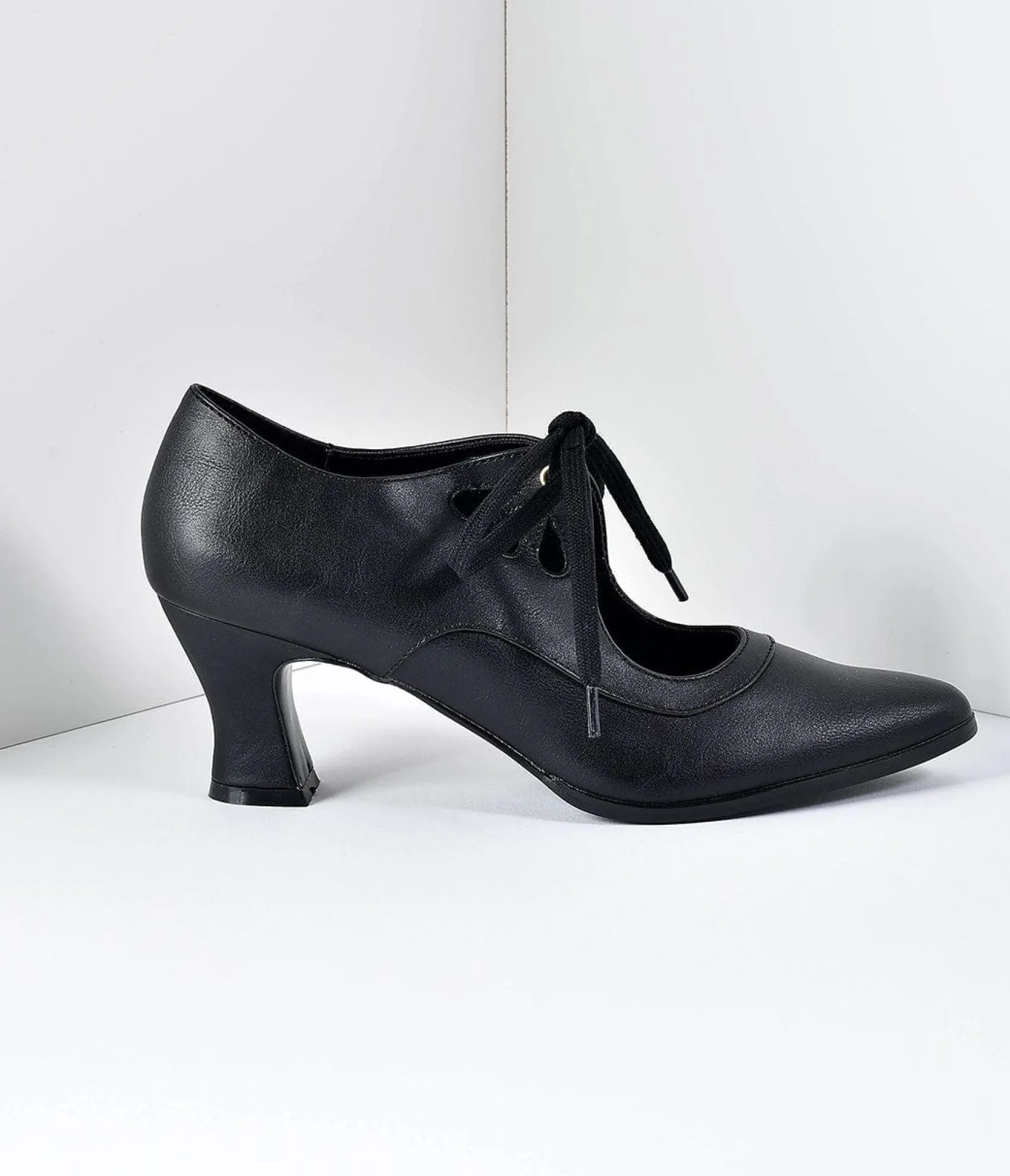 Unique Vintage Vintage Style Black Leatherette Bow Tie Pointed Toe Heels Best Sale
