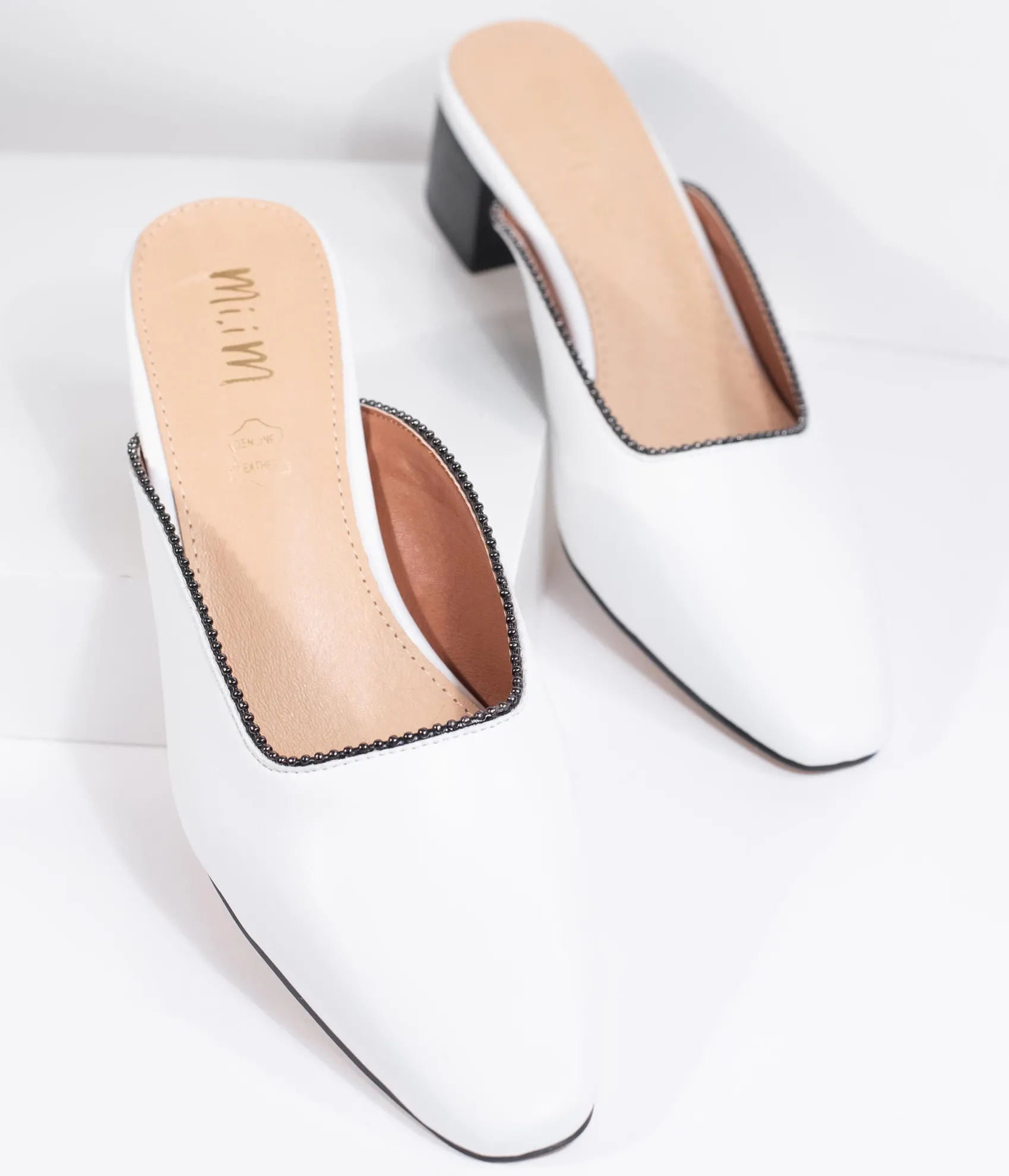 Unique Vintage White Leatherette Beaded Piping Pointed Toe Mule Cheap